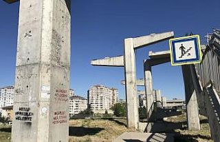 (Özel) İstanbul’da engelli rampası olmayan üst...
