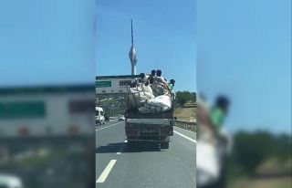 (Özel) Kadıköy’de kamyonet kasasındaki tehlikeli...