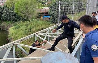 (Özel) Kağıthane’de intihar teşebbüsünde bulunan...