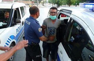 (Özel) Maske takmamakta direnen turist gözaltına...
