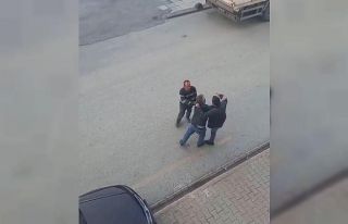 (Özel) Sancaktepe’de yol verme kavgası: Tekme...