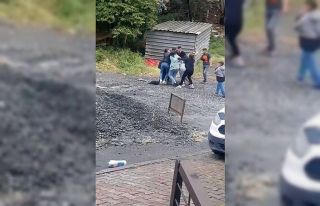 (Özel) Sultangazi’de genç kızların tekme tokat...