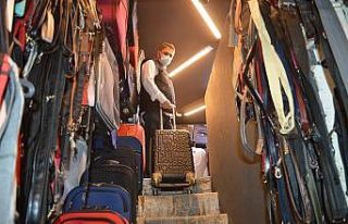 (ÖZEL) Turizm hareketliliği çanta ve valiz satıcıların...