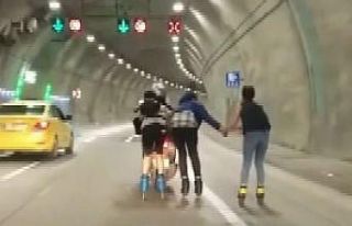 (Özel) Üsküdar’da patenci gençlerin motosiklet...