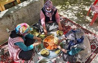 Pandemide toplu iftar yapamayan vatandaşlar "ülüş"...