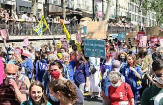 Paris’te çevreciler sokağa indi