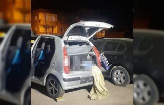 Park halindeki otomobilin bagajında erkek cesedi...
