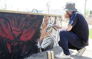 Parklarda grafiti çalışması ilgi çekti