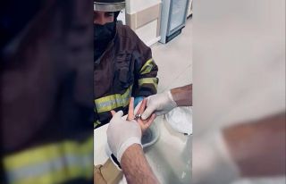 Parmağına sıkışan yüzüğü itfaiye ekipleri...