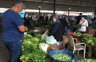 Pazar yerleri geniş tedbirler altında açıldı