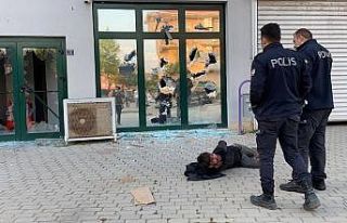 Pazaryerinin camlarını kıran saldırgan etkisiz...