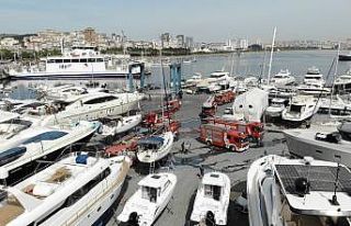Pendik’te 20 metrelik yatta yangın paniği