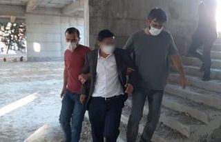 Polis ekipleri üzerine atlayarak kurtardı