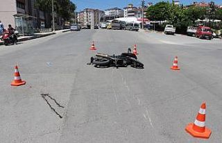 Polis memuru motosikletin devrilmesi sonucu yaralandı
