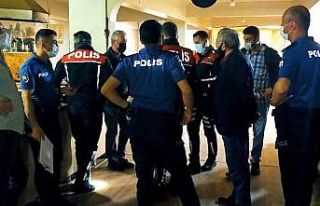 Polisi gören şoke oldu, 17 kişiye ceza