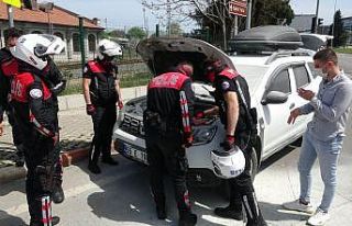 Polisler aracı yanmaktan kurtardı