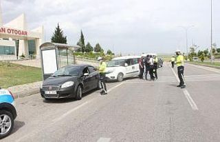 Polislerden sürücülere broşürlü bilgilendirme