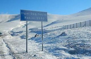 Posof’a Mayıs karı yağdı