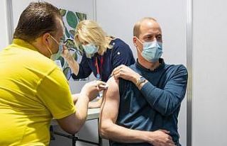 Prens William korona aşısı oldu