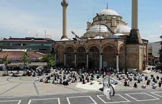 Ramazan ayının son cuması kılındı