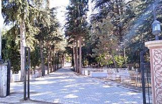 Ramazan Bayramı’nda mezarlıklar sessizliğe büründü