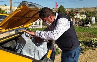 Ramazan boyunca her gün kapı kapı gezip ekmek dağıttı