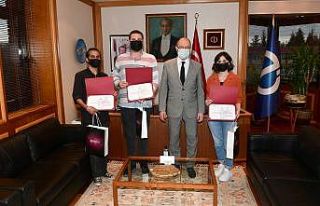 Rektör Erdal, Komşu Evdeki Oyun Projesi’nde görev...