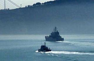 Rus savaş gemisi İstanbul Boğazı’ndan geçti