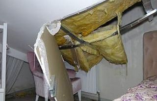 Sağanak yağış ve fırtınadan lüks sitenin çatısı...