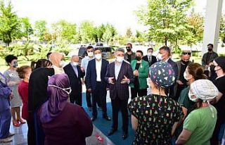 Sağlık çalışanlarına fedakarlık vurgusu