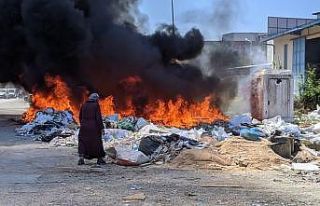 Sakarya mobilyacılar çarşısında korkutan yangın