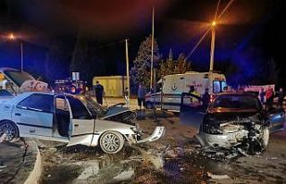 Sakarya’da iki otomobil çarpıştı: 4 yaralı
