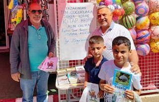 Salihlili yazardan çocuklara bayram hediyesi