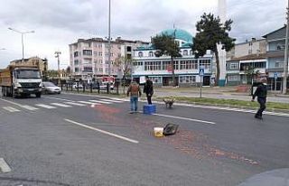 Samsun’da kamyonet ile elektrikli bisiklet çarpıştı:...