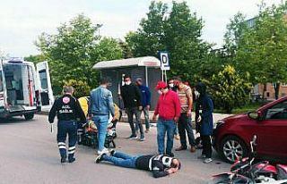 Samsun’da motosiklet otomobile çarptı: 2 yaralı