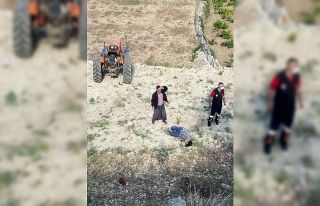 Şarampole yuvarlanan traktörün sürücüsü yaralandı
