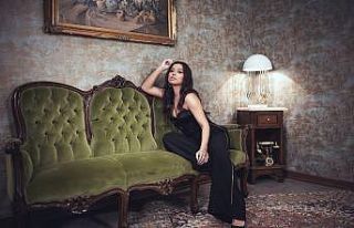 Şarkıcı Yurt, zirveden inmiyor