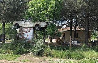 Satmaya kıyamadığı ilk arabasını 30 yıldır...