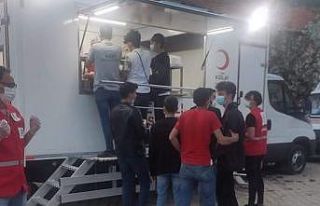 Şehit evi ve mahallesine iftar yemeği dağıtıldı