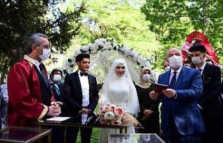 Şehit kızı babasının mezarını ziyaret etti...