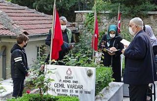 Şehit yakınları bayramın ilk ziyaretinde şehitliğe...