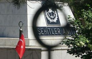 Şehitlikte hüzünlü ziyaret