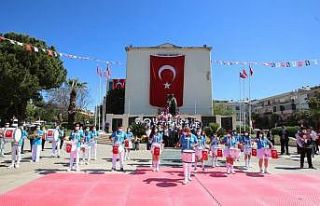 Selçuk’ta gençlik bandosu ile bayram coşkusu