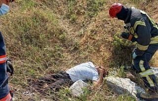 Sepetli motosikletiyle uçuruma yuvarlanan genci itfaiye...