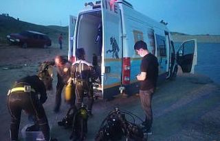 Serinlemek için göle giren genç boğuldu