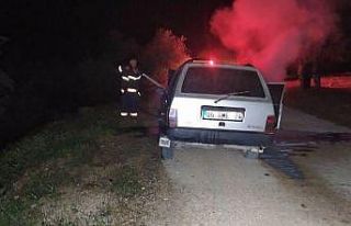 Seyir halindeki otomobil yandı