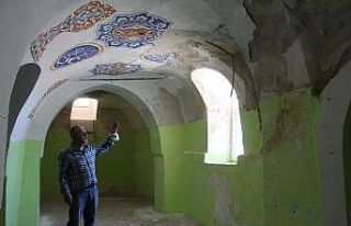 Siirt’te vatandaşlar, 4 asırlık tarihi caminin...