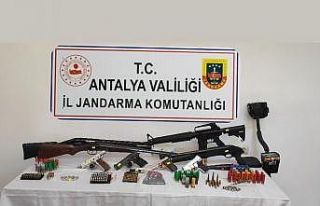 Silah kaçakçılarına şafak operasyonu: 8 gözaltı