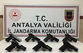 Silah kaçakçılarına suçüstü: 2 gözaltı