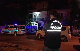 Silahla oynayan çocuk, annesini vurdu